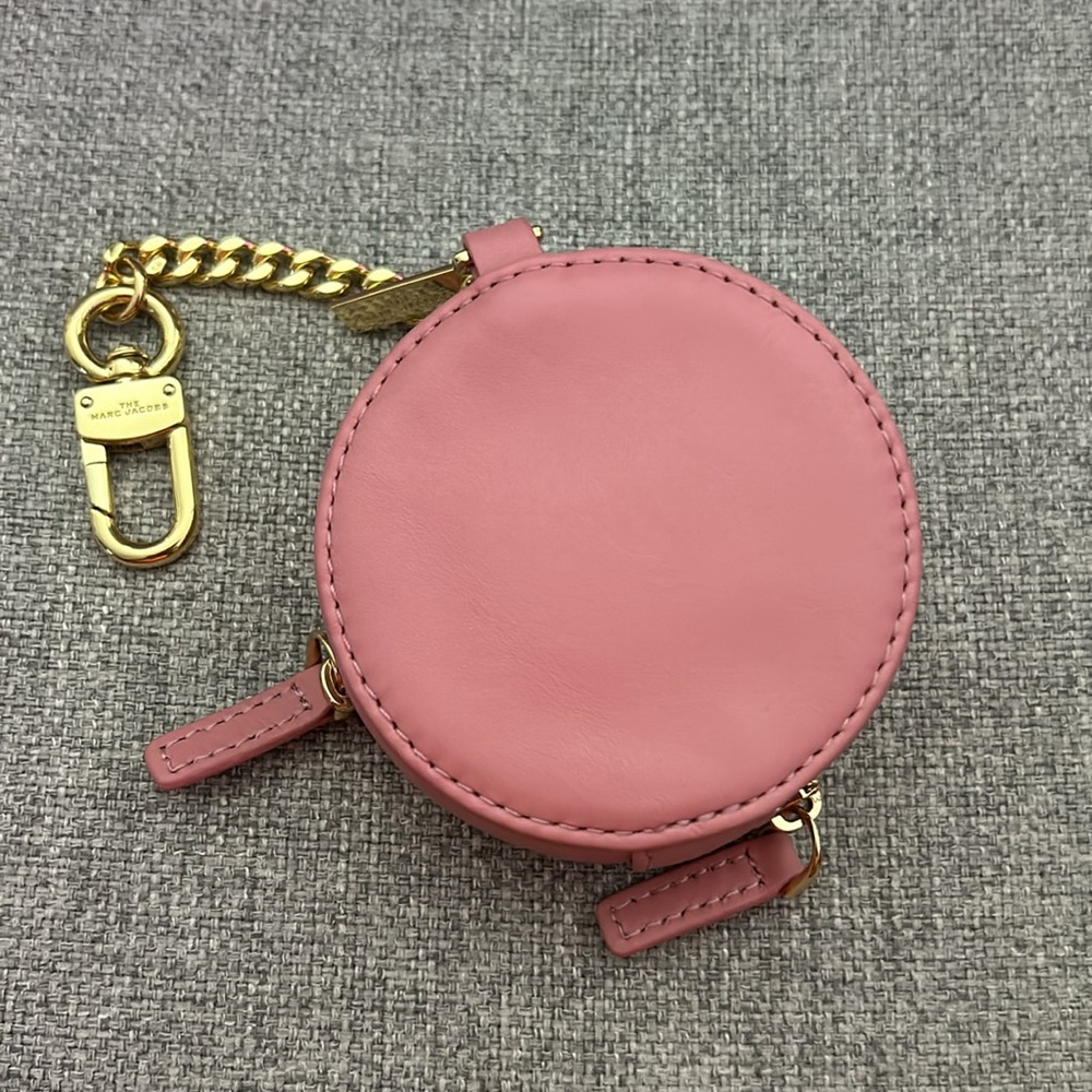 Marc Jacob Coin Key Chain - Picture 4 of 4